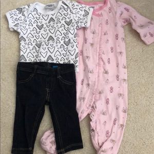 6-9 months bundle. Sleeper and outfit baby girl.